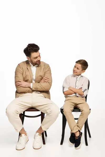 Father and son share joyful moments, smiling and connecting in a festive atmosphere. — Stock Photo