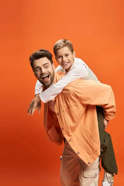Father and son share laughter and joy together during a festive Fathers Day celebration. — Stock Photo