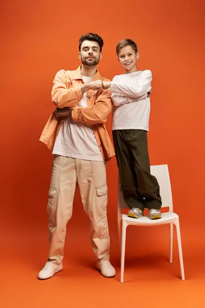 Father and son share a moment of bonding and joy, embracing togetherness in celebration. — Stock Photo