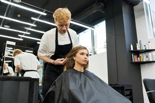 Stylists work skillfully to create trendy hairstyles while clients enjoy pampering services. — Stock Photo