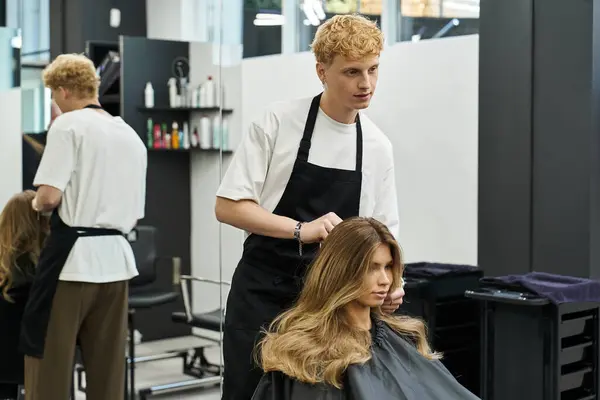 Hair stylist expertly creates a trendy look for a client in a chic beauty salon atmosphere. — Stock Photo