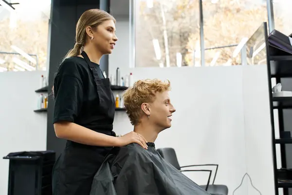 A skilled stylist attends to a client, showcasing the latest beauty and fashion trends. — Stock Photo