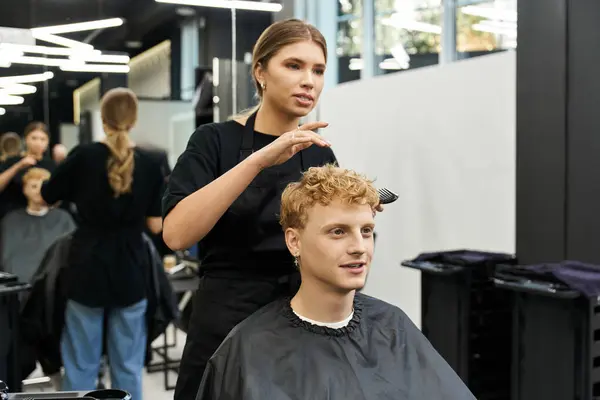 Clients experience stylish makeovers as professionals showcase current beauty trends. — Stock Photo