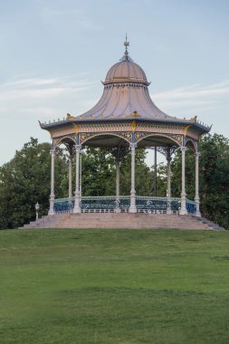 Elder Park 'taki grup kubbesi. Elder Park, Güney Avustralya 'nın Adelaide şehrinin en sevilen dinlenme yerlerinden biridir. 