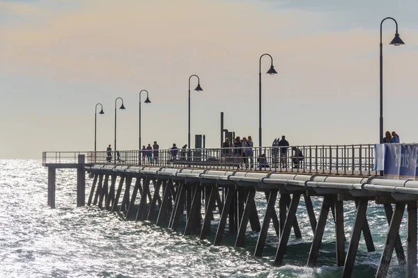 Embarcadero Glenelg Beach Con Gente Atardecer Adelaida Australia Meridional Adelaide — Foto de Stock