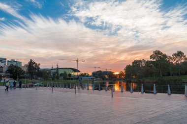 Gün batımında Güzel Nehir Torrenleri, Adelaide, Güney Avustralya.