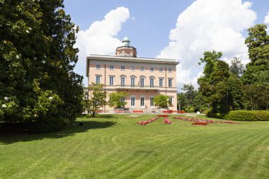 İsviçre, Lugano, 22 yaşında. 21 Haziran. Villa ciani parkta.