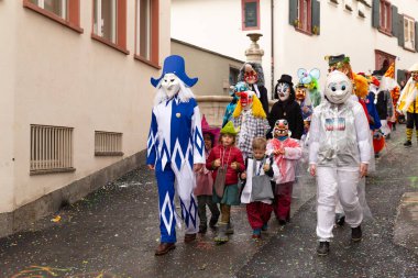 Basel, İsviçre - 11 Mart 25. Karnaval yürüyüş grubu