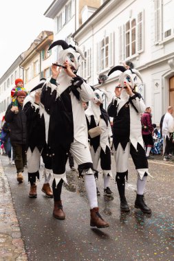 Basel, İsviçre - 11 Mart 25. Karnaval pikolo oyuncuları