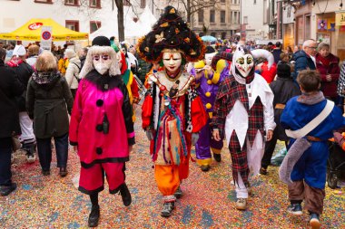 Basel, İsviçre - 11 Mart 25. Karnaval yürüyüş grubu