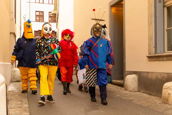 Basel, İsviçre - 11 Mart 25. Karnaval yürüyüş grubu