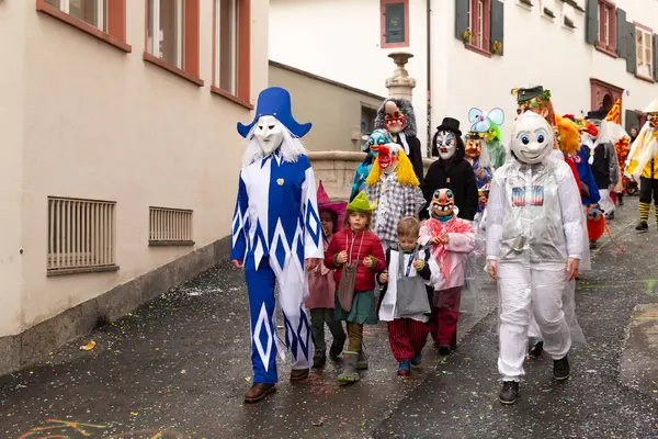 Basel, İsviçre - 11 Mart 25. Karnaval yürüyüş grubu