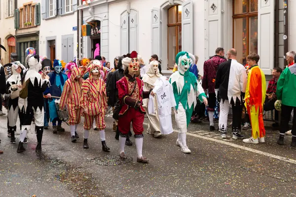 Basel, İsviçre - 11 Mart 25. Karnaval yürüyüş grubu
