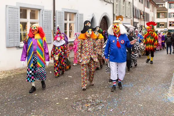 Basel, İsviçre - 11 Mart 25. Karnaval yürüyüş grubu
