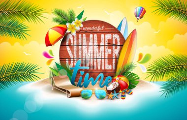 Çiçekli Yaz Tatili Tasarımı, Tropikal Palmiye Yaprakları ve Okyanus Manzarası Arkaplanındaki Plaj Tatil Elementleri. Vintage Ahşap Tahta Üzerine Tipografi Mektubuyla Vektör Tatil Resimleri