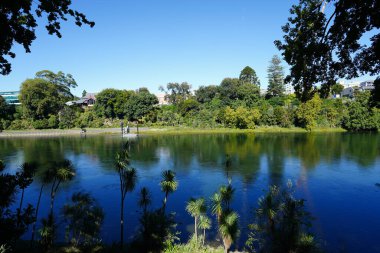 Waikato Nehri Yeni Zelanda, Hamilton şehir merkezinden akıyor.