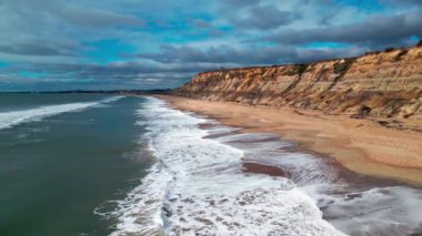 Hengistbury Head Beach, Dorset 'in hava aracı görüntüsü.