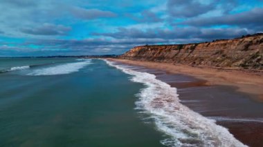 Hengistbury Head Beach, Dorset 'in hava aracı görüntüsü.