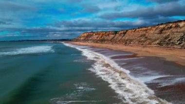 Hengistbury Head Beach, Dorset 'in hava aracı görüntüsü.