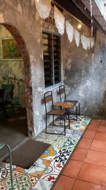 Interiorul Unei Cafenele Găsirea Unui Loc Luat Masa Ciudat Combinând — Videoclip de stoc