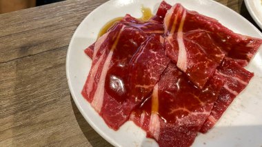 Bir kase et ve sebze, restoran menüleri, yemek blogları, sağlıklı beslenme promosyonları, tarif kitapları, yemek pişirme siteleri için uygun..