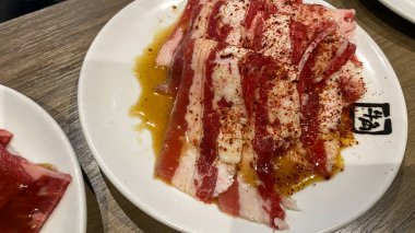 Bir kase et ve sebze, restoran menüleri, yemek blogları, sağlıklı beslenme promosyonları, tarif kitapları, yemek pişirme siteleri için uygun..