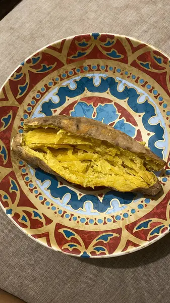 Restoran tasarımı için yemek tabağı, yemek blogu gönderileri, aşçılık web sitesi, sosyal medya grafikleri, tarif kartları, gıda ile ilgili pazarlama materyalleri.