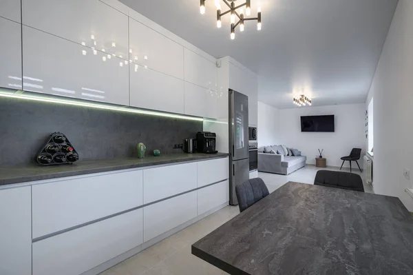 Luxurious Modern Trendy White Grey Kitchen Interior Renovation Granite Counter — Foto de Stock