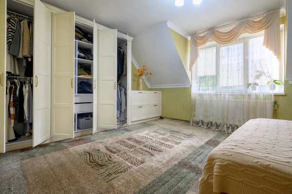 Innenraum Eines Geräumigen Schlafzimmers Rustikalen Stil Viel Licht Durch Ein — Stockfoto