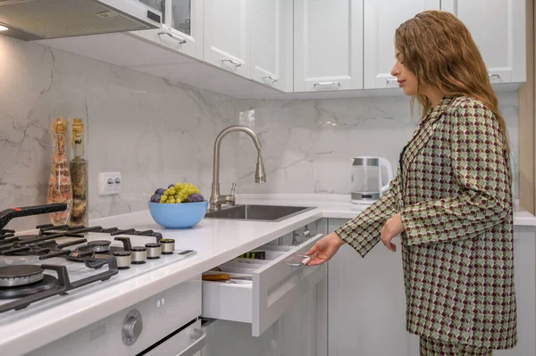 Cute Young Housewife Pulls Out Cabinet Drawer Light Grey Kitchen — Stock Photo, Image
