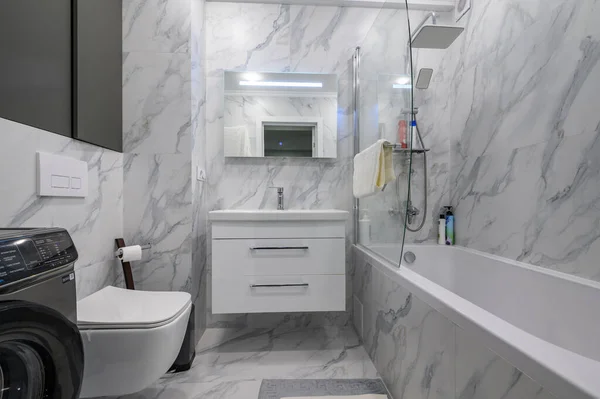 세탁기 욕조가 현대식흰 대리석 — 스톡 사진