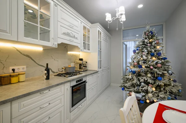 Interior Bright Modern Kitchen Decorated Christmas Tree — Stock Photo, Image