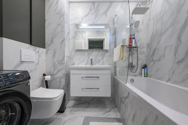 세탁기 욕조가 현대식흰 대리석 — 스톡 사진