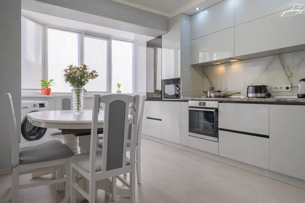 Interior White Trendy Modern Kitchen Dining Table — 图库照片
