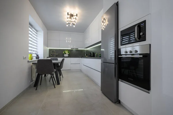 Luxurious Modern Trendy White Grey Kitchen Interior Renovation Granite Counter — Stok fotoğraf