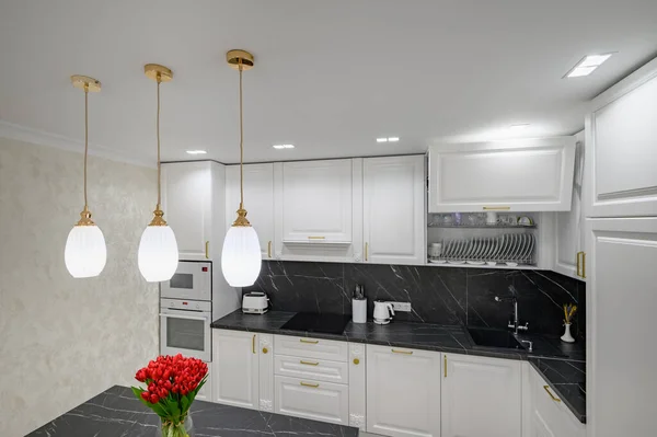 Luxury Large Modern Domestic Kitchen Furniture Island Black Marble Worktop — Stok fotoğraf