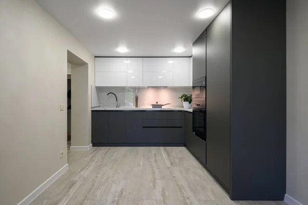 Showcase Interior Modern Simple Trendy Dark Grey White Kitchen — стоковое фото