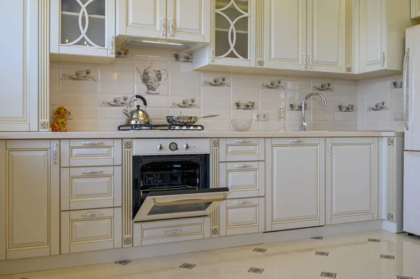 Classic White Beige Kitchen Furniture Oven Open Studio Apartment — Stock Photo, Image