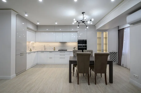 Blanco Moderno Nuevo Interior Cocina Blanca Bien Diseñado Después Renovación —  Fotos de Stock