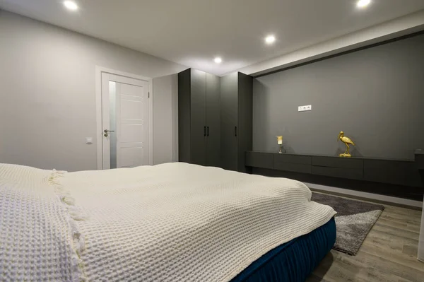 Modernes Hauptschlafzimmer Mit Trendigem Grau Weißem Interieur Großem King Size — Stockfoto