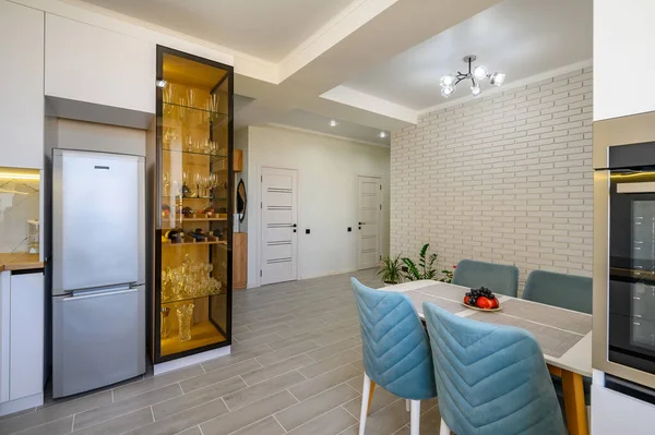 Minimalist White Studio Kitchen Both Functional Stylish — Stock Photo, Image