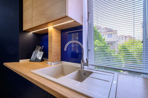 Details Blue Wood Colored Kitchen Closeup Faucet Sink — Foto Stock