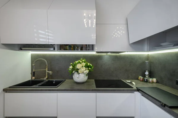 Closeup Dark Grey Stone Counter Work Top White Trendy Kitchen — Stok fotoğraf