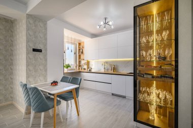 A contemporary white studio with a kitchen that is equipped with everything you need to prepare delicious meals