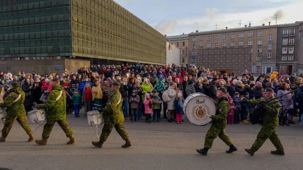 Ноября 2022 Года Военном Параде Нато Риге Латвия Военнослужащие Толпа — стоковое фото