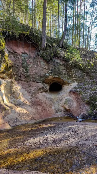 Saulstari Cliff Cave River Runtins Kubesele Nature Trail Gauja National — Zdjęcie stockowe