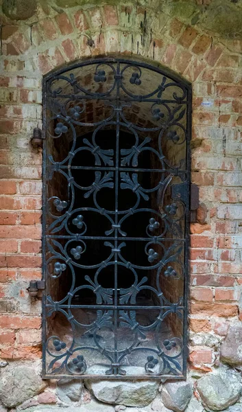 Old Door Front View Door Door Huge Nails Interesting Bas — Stock Photo, Image