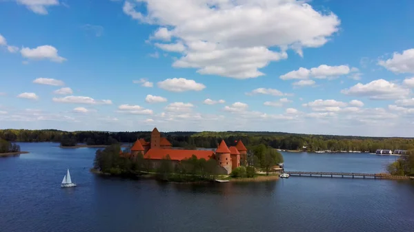 Castillo Medieval Isla Gótica Trakai Situado Lago Galve Aerial Shot — Foto de Stock