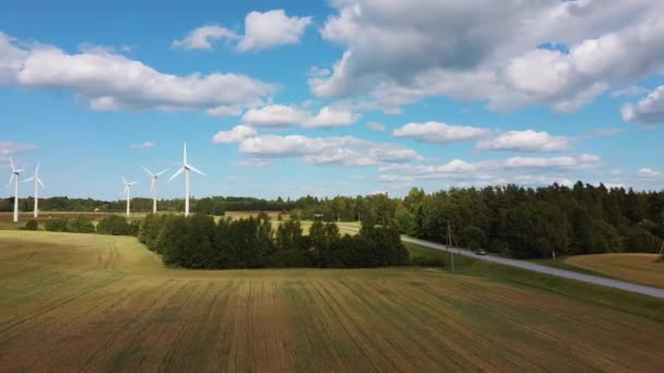 Вид Повітря Вітроелектростанцію Або Вітропарк Високими Вітровими Турбінами Виробництва Електроенергії — стокове відео