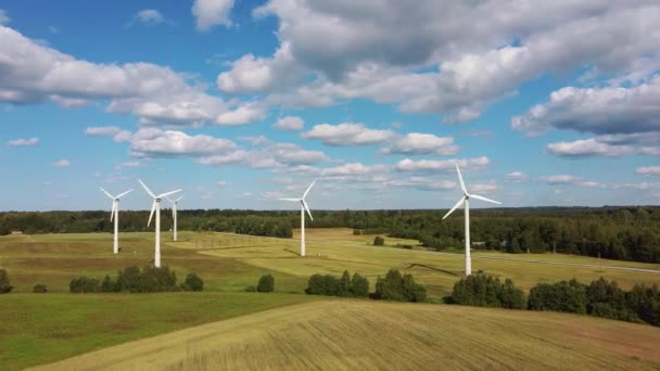 Воздушный Вид Ветряную Ферму Парк Ветряных Электростанций Мощными Ветряными Турбинами — стоковое видео